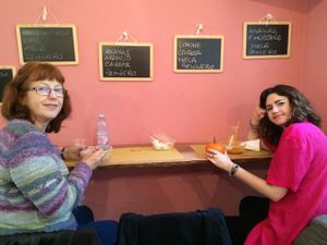 happy customers, and list of juices at La Reverie in Ravenna