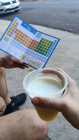 Studying chemistry and drinking at Caldo de Cana e Côco Gelado in Londrina