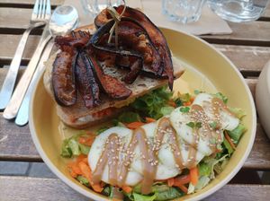 Club sandwich tofu brouillé et bacon d' aubergines at  Bien Dans Ma Tasse in Pau