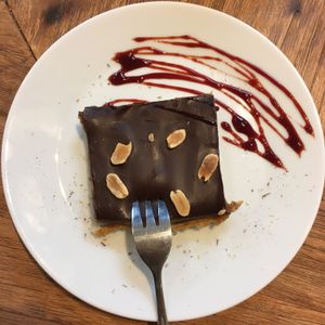 Snickers cake at Deli Bluem in Vienna