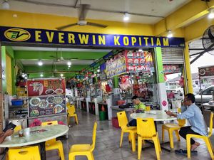 Located inside Everwin Kopitiam at Vegetarian Ah Gui - 啊貴素食 in Kuching