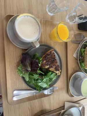 Formule brunch (chaï, jus d’oranges frais, quiche lorraine)  at Land & Monkeys in Aix-en-provence