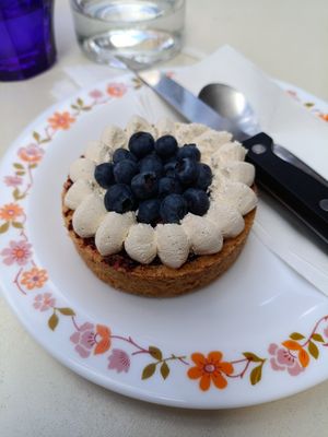Tarte aux myrtilles vegan, 4.50€ at Tartatata Café in Saint-etienne