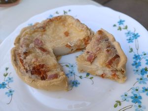 Quiche lorraine, salée, vegan, 4.50€ at Tartatata Café in Saint-etienne