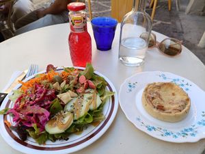 Délicieux déjeuner vegan at Tartatata Café in Saint-etienne