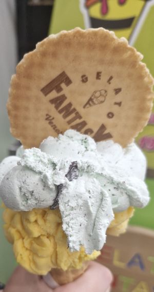 Menta and mango at Gelato Fantasy Rialto in Venice