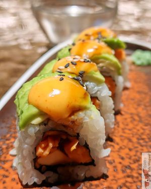 AVO NO SALMON
avocado, salmon, black and white sesame, slightly spicy mayonnaise, Linfa’s teriyaki sauce at Linfa da Visionnaire - Piazza Cavour in Milan