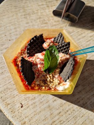 Spaghetti-Eis mit Haselnüssen at Eiscafe Benito in Wurzburg