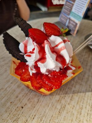 Erdbeerbecher at Eiscafe Benito in Wurzburg