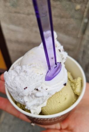 Straciatella Eis & Pistazien Eis at Eiscafe Benito in Wurzburg