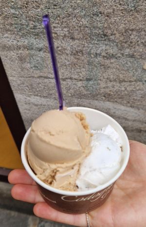 Haselnuss Eis & Straciatella Eis at Eiscafe Benito in Wurzburg