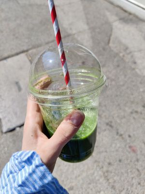 Kale kick smoothie: kale, spinach and mango at Art Cafe in Oxford