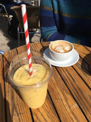 Tropical fruit smoothie at Art Cafe in Oxford