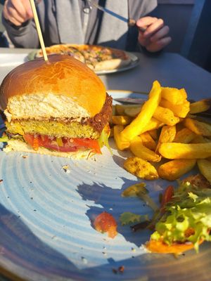 Falafelburger mit frischen Pommes at Dünenrestaurant in Heligoland
