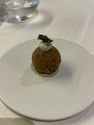 Buñuelo de hongo y trufa  at Boroa Jatetxea in Boroa