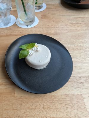 Lemon cake at JoGeSaYu in Hiroshima