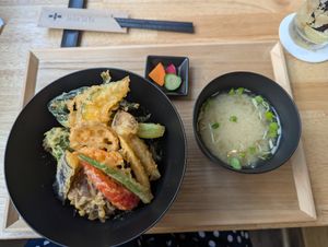 Vegetable tempura rice bowl at JoGeSaYu in Hiroshima