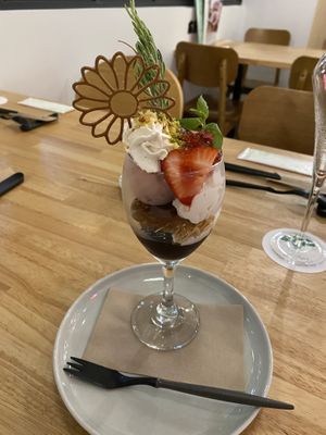 strawberry chocolate ice cream parfait  at JoGeSaYu in Hiroshima