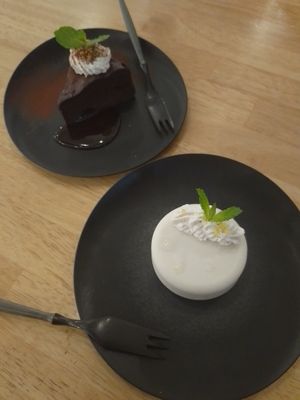 Desserts at JoGeSaYu in Hiroshima