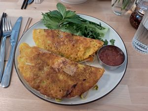 Crispy rice flour pancakes with tofu, veggies & sweet&sour sauce at Bistro DinDín in Tampere