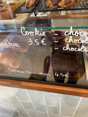  at Keen Jé Café Cantine in Paris