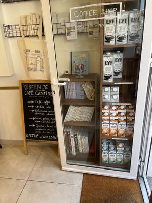  at Keen Jé Café Cantine in Paris