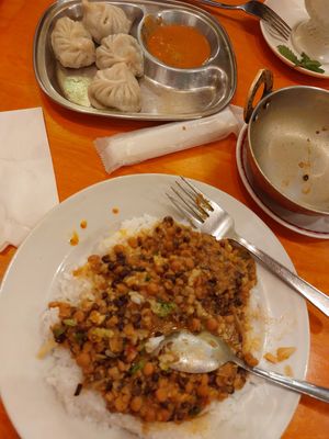 Ordené un curry de frijoles con arroz y momo. Fue un buen sabor at  Namaste Kathmandu - ナマステ カトマンズ in Tokyo