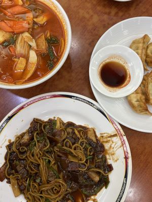 They offer vegetarian jjamppong, vegetarian jaengban jjajang, and vegetarian fried dumplings.
They’re labeled as “vegetarian,” but all of them are actually vegan!  at Taewon - 태원 in Daejeon