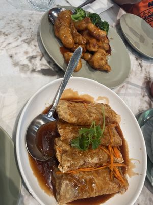 General Tao’s chicken (back) and veggie duck  at Veggie Life in Kirkland