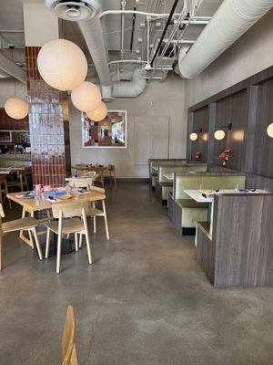 Seating   at Tonchin in Los Angeles