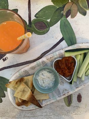 Entrada + Sumo de cenoura, maçã e gengibre   at House of Wonders in Cascais