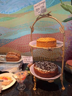 Vegan cakes at House of Wonders in Cascais