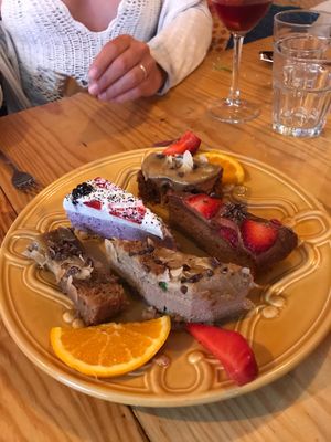 Vegan desserts at House of Wonders in Cascais