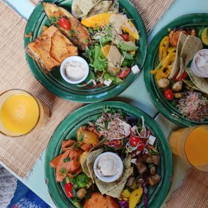 Wonderful and colourful vegan lunch with hummus and vegetables at beautiful Cascais at House of Wonders in Cascais