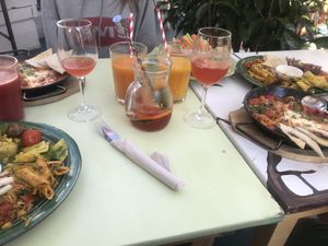 Lovely sharing table for four at House of Wonders in Cascais