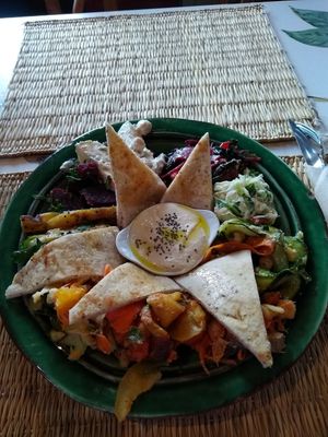 Really nice fresh food. You are guided as you make your choices. Definitely recommended! 😋 at House of Wonders in Cascais