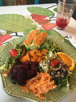 Vegan plate at House of Wonders in Cascais