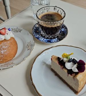 Vegan cheese cake and bun + americano at Vegalicious Pastry in Helsinki