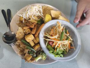 Pad thai with papaya salad at YOD in Haymarket