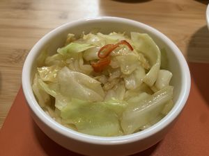 Stir fry cabbage   at Zihualing Vegetarian Restaurant - 紫花令素食餐廳 in Tengchong