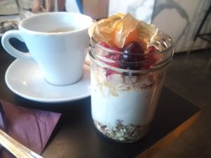 Vegan yogurt and Müsli at Dicke Lilli Gutes Kind in Mainz