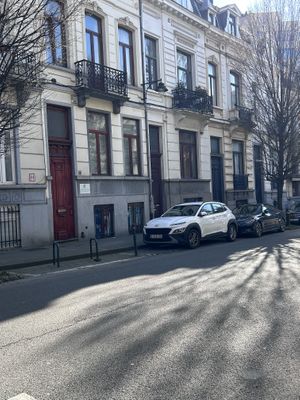 Easy street parkingg  at Pure Veg India - Schuman in Brussels
