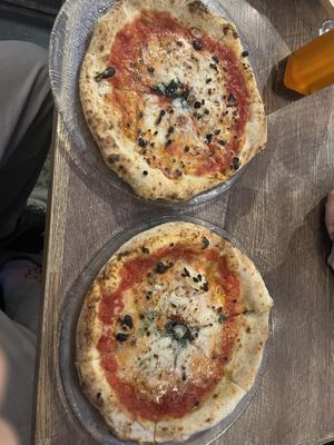 Pizza Marinara with soy cheese. One for around 5,70 €  at Pizzeria Del Capitano in Sapporo