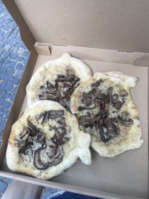 mini pizzas   at Vegan Pizza Bar  in Utrecht