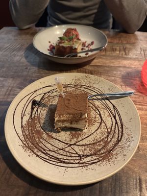 John lemons cake en tiramisu  at Vegan Pizza Bar  in Utrecht