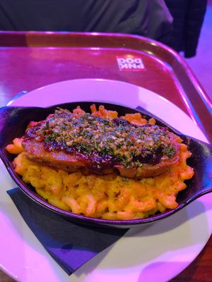 Mac and cheese with seitan and chimichurri at Punk Dog at dB's in Utrecht