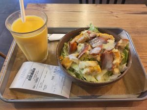 César Bowl with exotic Smoothie at Green & Go in Paris