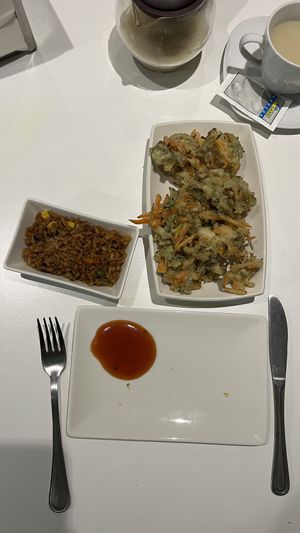 Buñuelos de verduras y azzoz  at Cafe y Té Pacífico in Salamanca