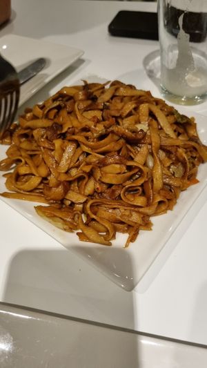Tallarines tres delicias at Cafe y Té Pacífico in Salamanca