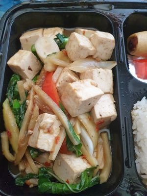 basil tofu lunch at My Thai in Chatsworth